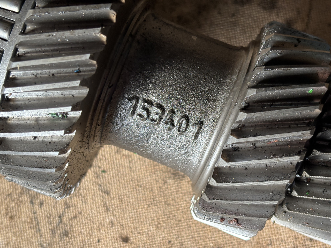 John Deere 6120 6220 Wał Napędowy L153401 - Demi arbre pour Machine agricole: photos 4 John Deere 6120 6220 Wał Napędowy L153401 - Demi arbre pour Machine agricole: photos 4