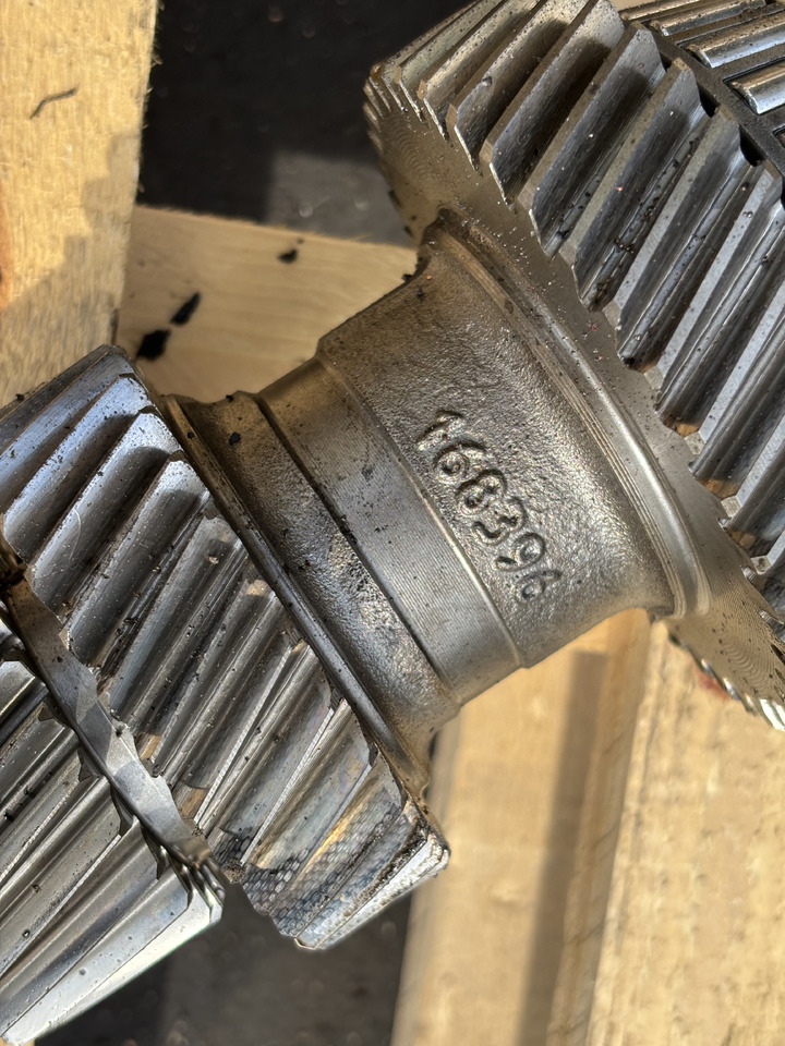 John Deere 6630 Wał napędowy Łożyska L213000 L168395 L168396 L168396 - Demi arbre pour Machine agricole: photos 3 John Deere 6630 Wał napędowy Łożyska L213000 L168395 L168396 L168396 - Demi arbre pour Machine agricole: photos 3