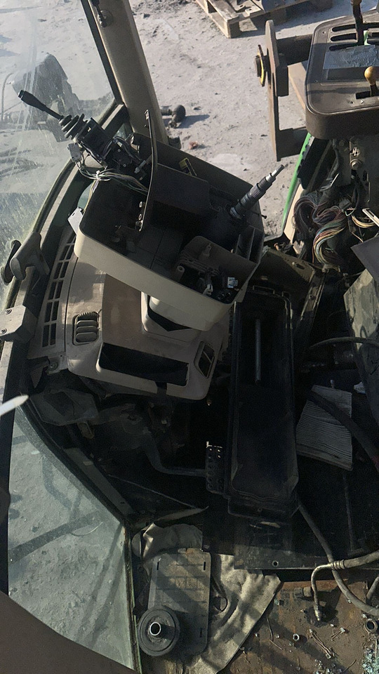 John Deere 6810 - kabina - części - Cabine pour Machine agricole: photos 2 John Deere 6810 - kabina - części - Cabine pour Machine agricole: photos 2