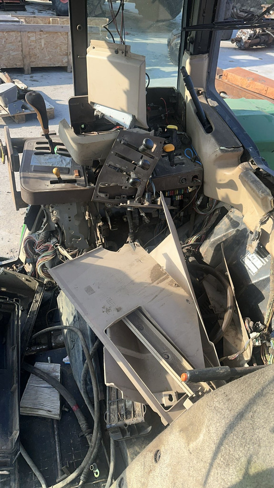 John Deere 6810 - kabina - części - Cabine pour Machine agricole: photos 4 John Deere 6810 - kabina - części - Cabine pour Machine agricole: photos 4