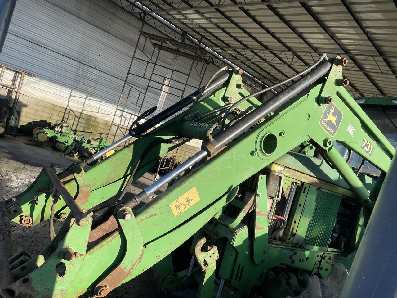 John Deere 6810 - przedni ładowacz TUR 731 - Chargeur frontal pour tracteur: photos 2 John Deere 6810 - przedni ładowacz TUR 731 - Chargeur frontal pour tracteur: photos 2