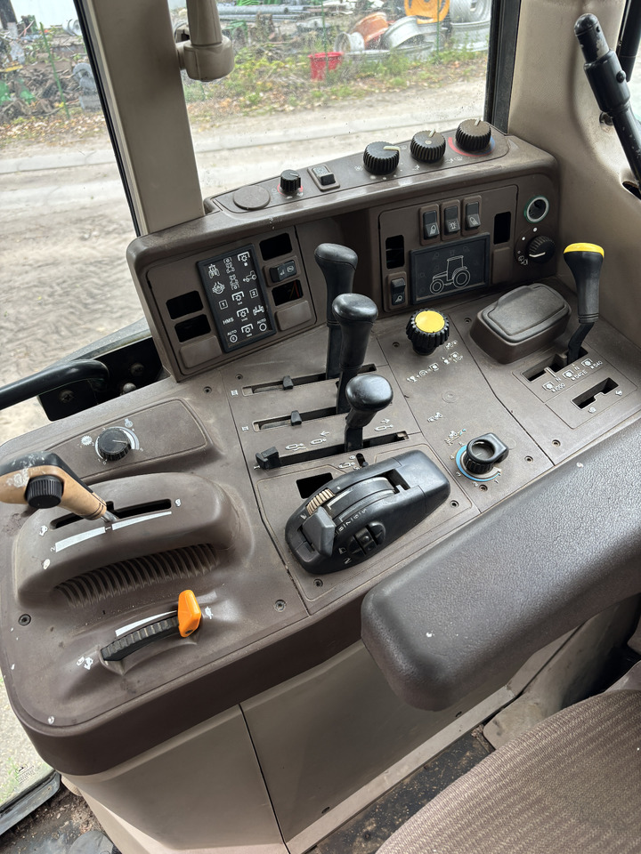 John Deere 6820 6920 - kabina plastiki licznik przełączniki - Cabine et intérieur: photos 1 John Deere 6820 6920 - kabina plastiki licznik przełączniki - Cabine et intérieur: photos 1