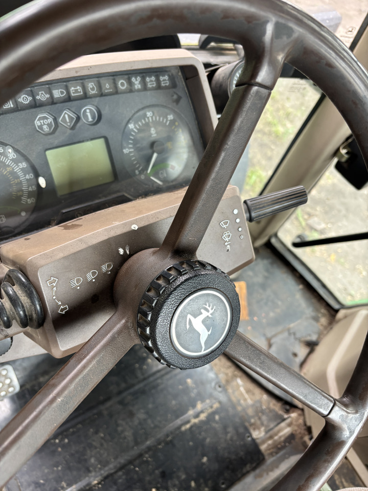 John Deere 6820 6920 - kabina plastiki licznik przełączniki - Cabine et intérieur: photos 2 John Deere 6820 6920 - kabina plastiki licznik przełączniki - Cabine et intérieur: photos 2