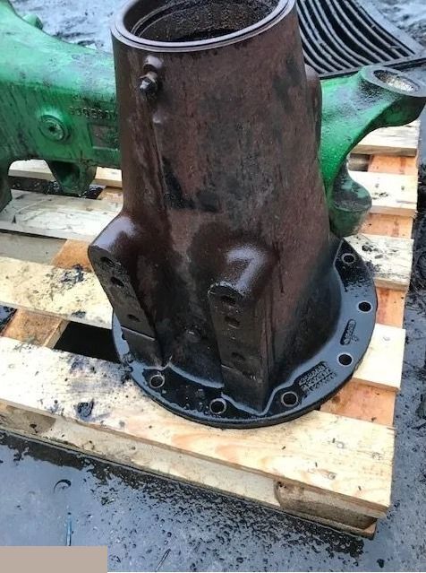 John Deere 6820 6930 - Obudowa Zwolnicy - r260215 r303117 - Moteur de translation pour Machine agricole: photos 1 John Deere 6820 6930 - Obudowa Zwolnicy - r260215 r303117 - Moteur de translation pour Machine agricole: photos 1