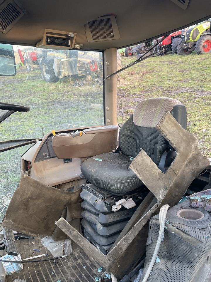 John Deere 8210 - kabina dach fotel błotniki plastiki lampy - Cabine pour Machine agricole: photos 2 John Deere 8210 - kabina dach fotel błotniki plastiki lampy - Cabine pour Machine agricole: photos 2