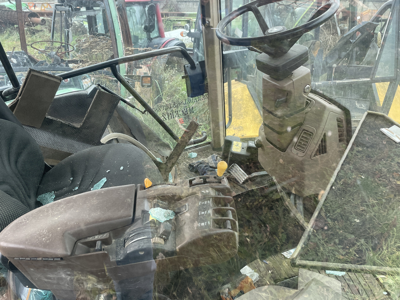 John Deere 8210 - kabina dach plastiki lusterko - Cabine pour Tracteur agricole: photos 2 John Deere 8210 - kabina dach plastiki lusterko - Cabine pour Tracteur agricole: photos 2