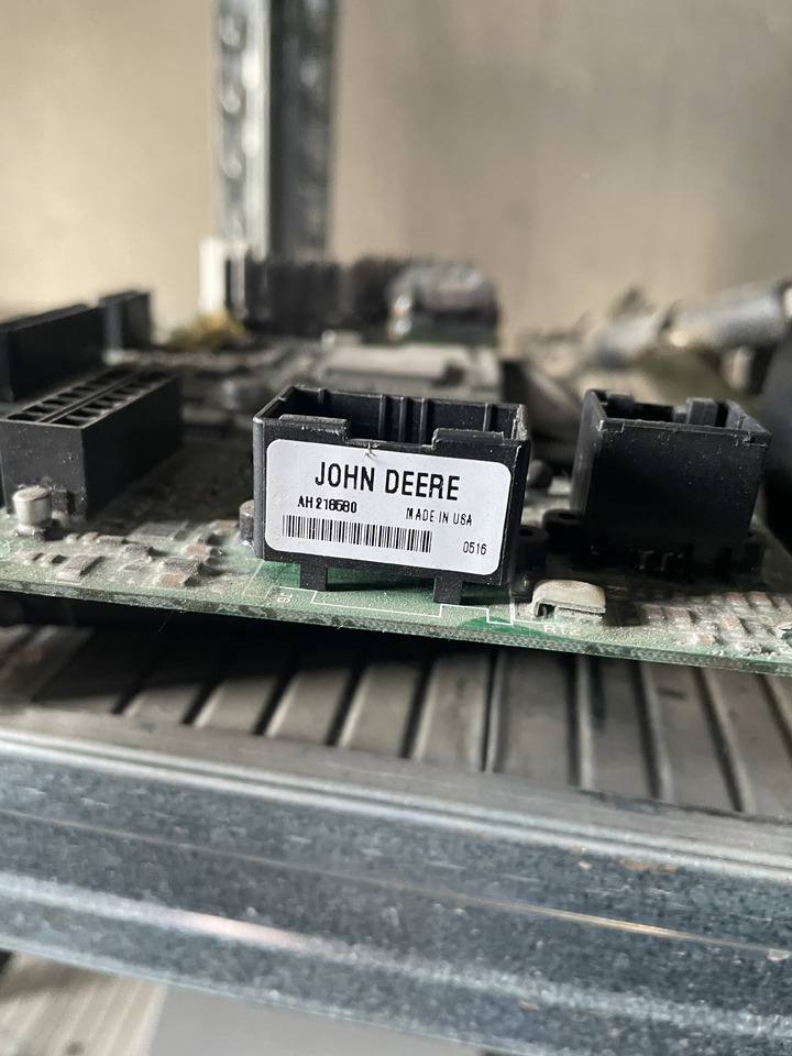 John Deere CTS - moduł płytka sterująca AH218580 AH220395 - Bloc de gestion pour Machine agricole: photos 1 John Deere CTS - moduł płytka sterująca AH218580 AH220395 - Bloc de gestion pour Machine agricole: photos 1