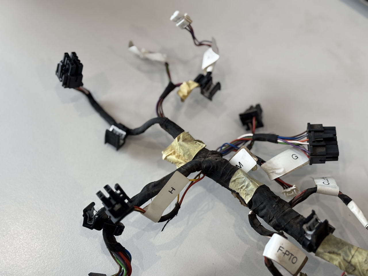 John Deere Wiązka Elektronika Kabli Podłokietnika NGOI MFTC AL222738 - Câble/ Fil pour Machine agricole: photos 4 John Deere Wiązka Elektronika Kabli Podłokietnika NGOI MFTC AL222738 - Câble/ Fil pour Machine agricole: photos 4