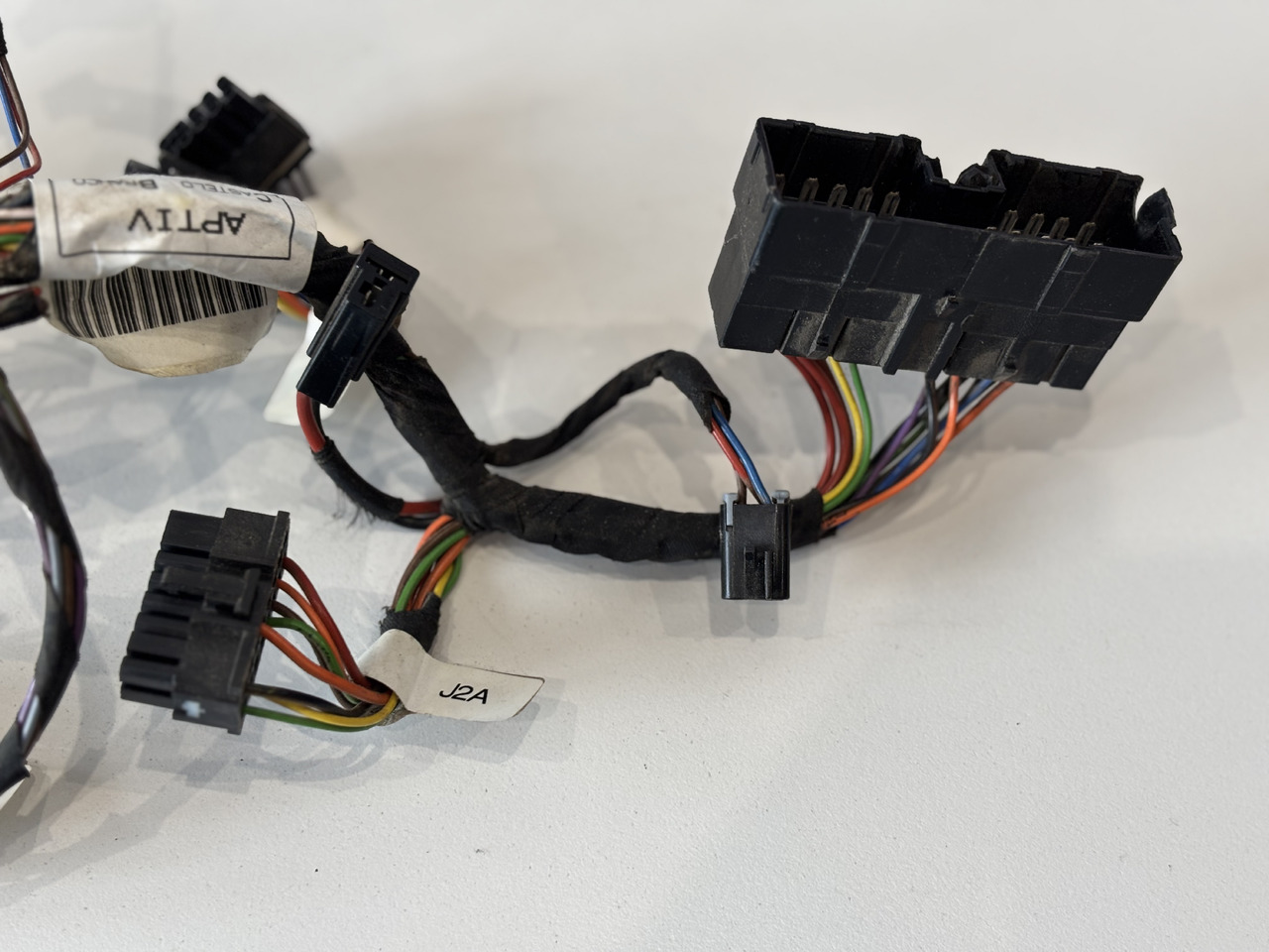 John Deere Wiązka Elektronika Kabli Podłokietnika NGOI MFTC AL222738 - Câble/ Fil pour Machine agricole: photos 2 John Deere Wiązka Elektronika Kabli Podłokietnika NGOI MFTC AL222738 - Câble/ Fil pour Machine agricole: photos 2