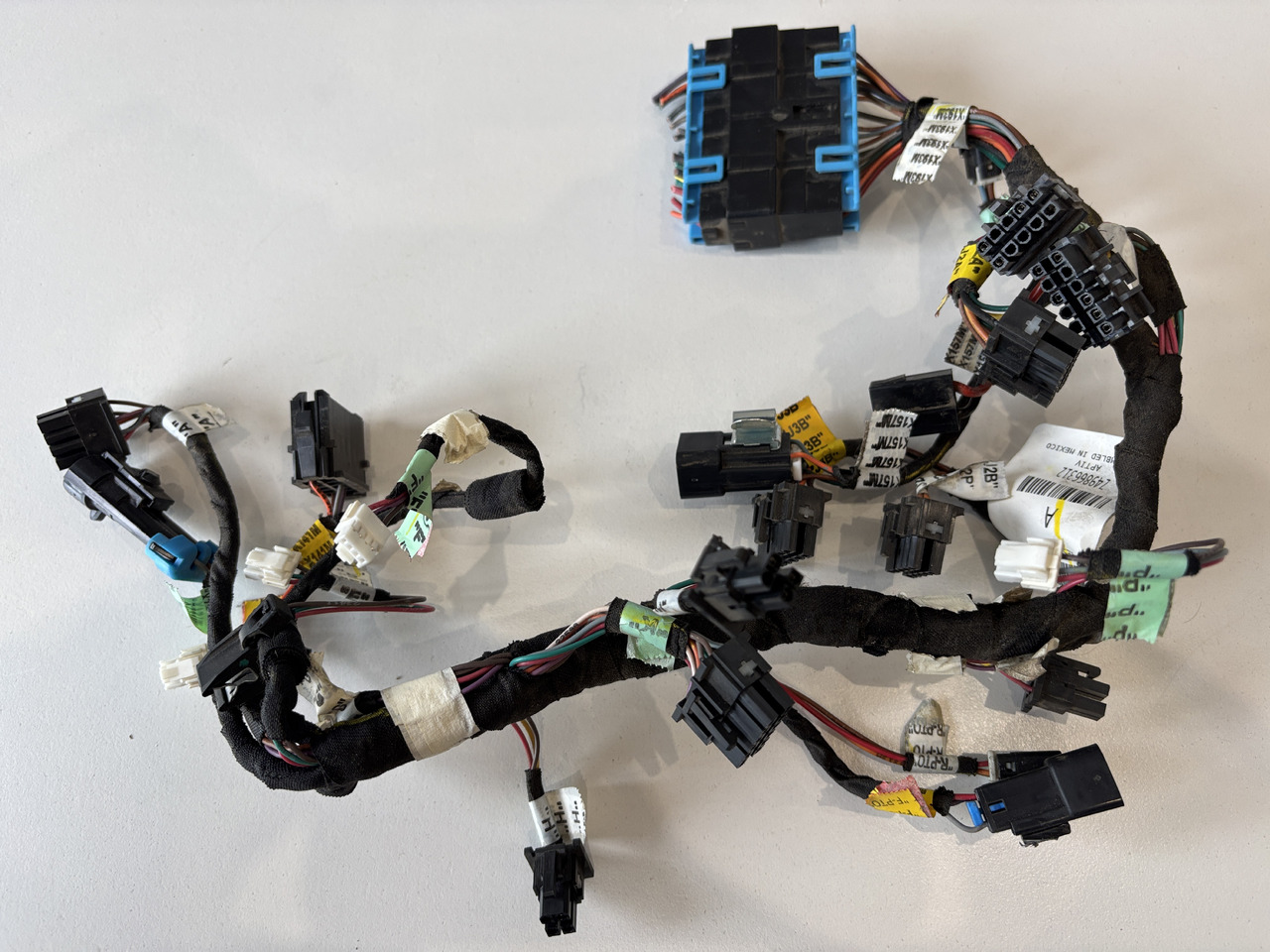 John Deere seria 6000 7000 8000 R - wiązka el. podłokietnika CommandARM RE566687 - Câble/ Fil pour Machine agricole: photos 2 John Deere seria 6000 7000 8000 R - wiązka el. podłokietnika CommandARM RE566687 - Câble/ Fil pour Machine agricole: photos 2