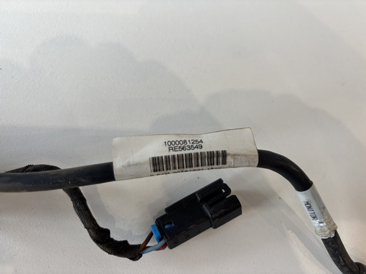 John Deere seria 6000 7000 8000 R - wiązka el. podłokietnika CommandARM RE566688 RE563549 - Câble/ Fil pour Machine agricole: photos 1 John Deere seria 6000 7000 8000 R - wiązka el. podłokietnika CommandARM RE566688 RE563549 - Câble/ Fil pour Machine agricole: photos 1