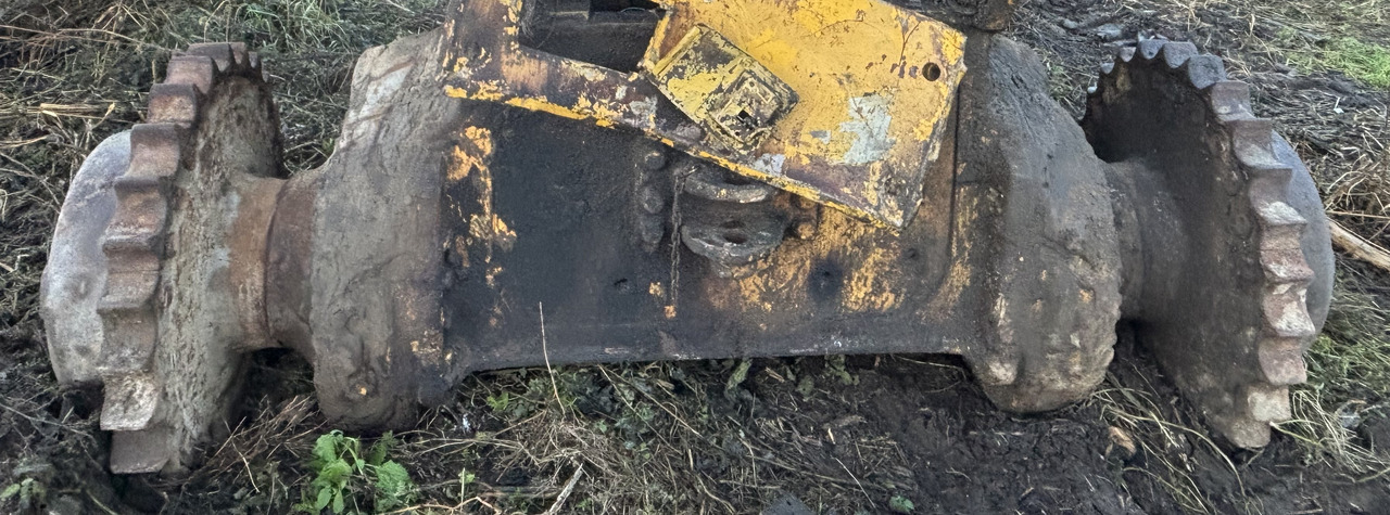 Komatsu D65PX 12 Tylni Most Napędowy do spycharki CZĘŚCI - Essieu arrière pour Machine agricole: photos 1 Komatsu D65PX 12 Tylni Most Napędowy do spycharki CZĘŚCI - Essieu arrière pour Machine agricole: photos 1