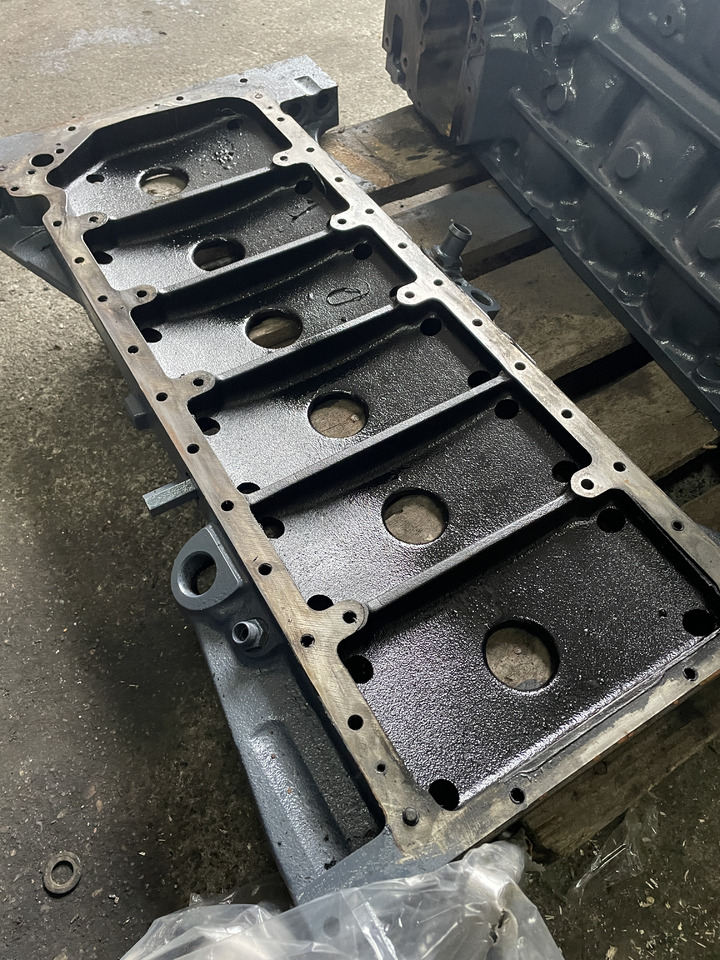 MAN Fendt 930 - kołnierz płyta miski olejowej 51.01130-1002 - Carter d'huile pour Machine agricole: photos 2 MAN Fendt 930 - kołnierz płyta miski olejowej 51.01130-1002 - Carter d'huile pour Machine agricole: photos 2