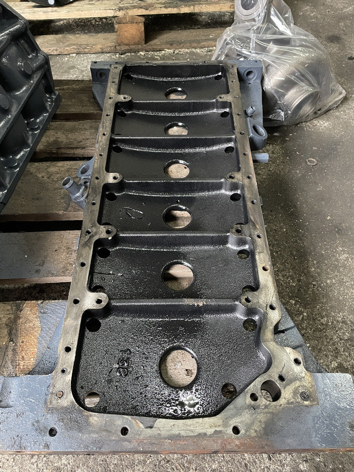 MAN Fendt 930 - kołnierz płyta miski olejowej 51.01130-1002 - Carter d'huile pour Machine agricole: photos 1 MAN Fendt 930 - kołnierz płyta miski olejowej 51.01130-1002 - Carter d'huile pour Machine agricole: photos 1