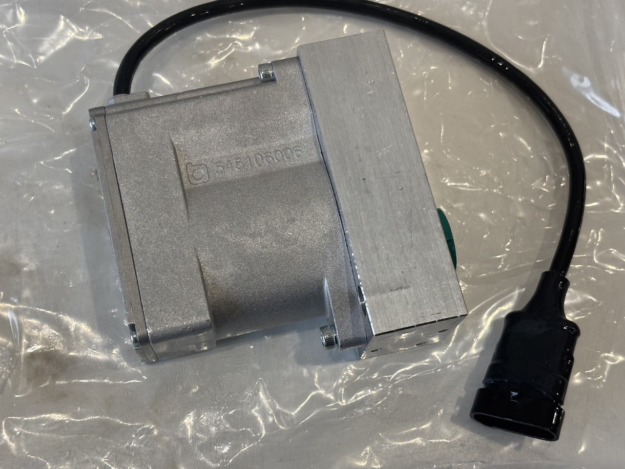 MERLO Cewka Elektrozawór Wysuwu Ramienia 086555 - Valve hydraulique pour Matériel de manutention: photos 4 MERLO Cewka Elektrozawór Wysuwu Ramienia 086555 - Valve hydraulique pour Matériel de manutention: photos 4