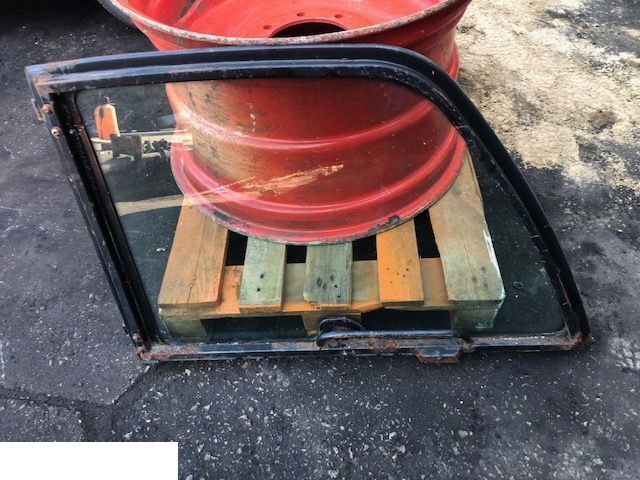 Manitou - Drzwi Górne Z Szybą - Portière et pièces pour Matériel de manutention: photos 1 Manitou - Drzwi Górne Z Szybą - Portière et pièces pour Matériel de manutention: photos 1