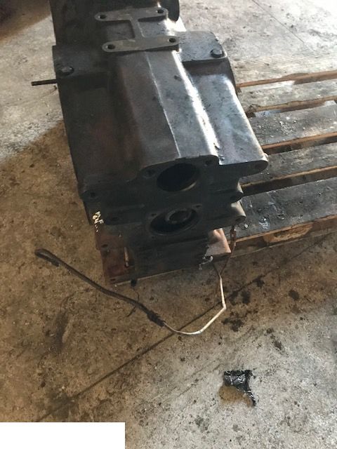 Massey Ferguson 6499 - Obudowa WOM - Transmission pour Tracteur agricole: photos 1 Massey Ferguson 6499 - Obudowa WOM - Transmission pour Tracteur agricole: photos 1