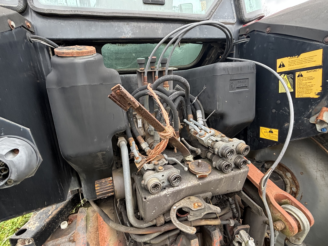 Massey Ferguson 8160 Rozdzielacz Hydrauliczny 3 CZĘŚCI 3713021M93 - Valve hydraulique pour Machine agricole: photos 1 Massey Ferguson 8160 Rozdzielacz Hydrauliczny 3 CZĘŚCI 3713021M93 - Valve hydraulique pour Machine agricole: photos 1