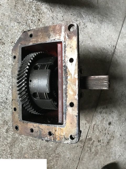 Massey Ferguson - Przystawka Przedniego Napęd - Transmission pour Machine agricole: photos 2 Massey Ferguson - Przystawka Przedniego Napęd - Transmission pour Machine agricole: photos 2