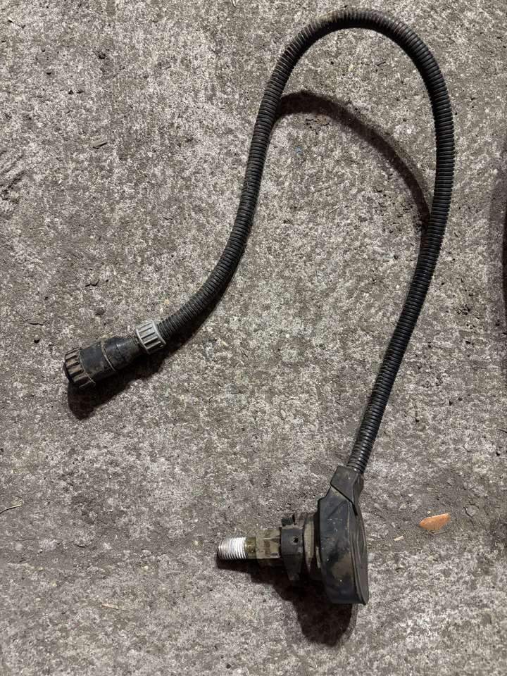 Massey Fergusson 30 32 36 7256 7274 7278 - czujnik elektromagnesu D28780404 - Capteur pour Machine agricole: photos 1 Massey Fergusson 30 32 36 7256 7274 7278 - czujnik elektromagnesu D28780404 - Capteur pour Machine agricole: photos 1
