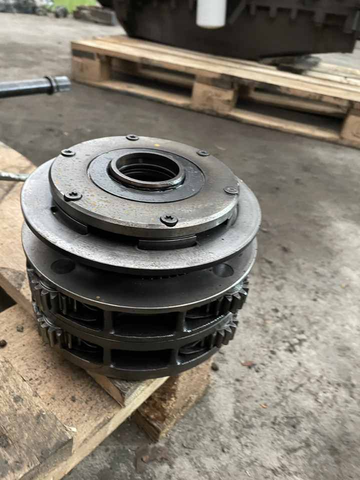 Massey Fergusson 3690 - skrzynia biegów - częśći - Boîte de vitesse pour Machine agricole: photos 4 Massey Fergusson 3690 - skrzynia biegów - częśći - Boîte de vitesse pour Machine agricole: photos 4