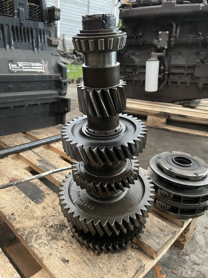 Massey Fergusson 3690 - skrzynia biegów - częśći - Boîte de vitesse pour Machine agricole: photos 3 Massey Fergusson 3690 - skrzynia biegów - częśći - Boîte de vitesse pour Machine agricole: photos 3