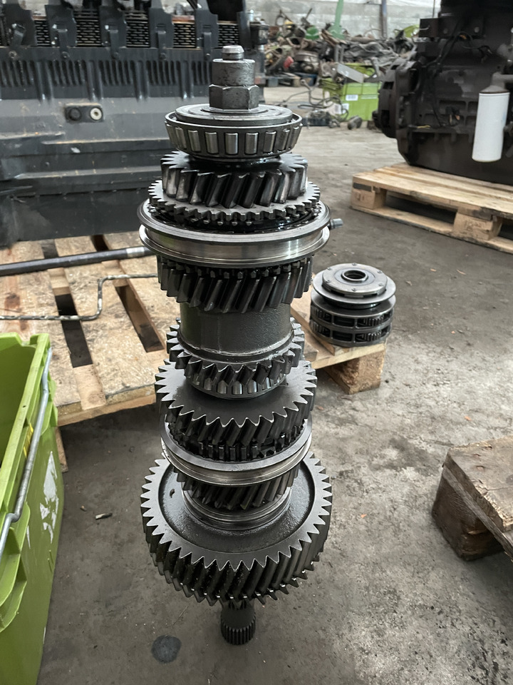 Massey Fergusson 3690 - skrzynia biegów - częśći - Boîte de vitesse pour Machine agricole: photos 2 Massey Fergusson 3690 - skrzynia biegów - częśći - Boîte de vitesse pour Machine agricole: photos 2