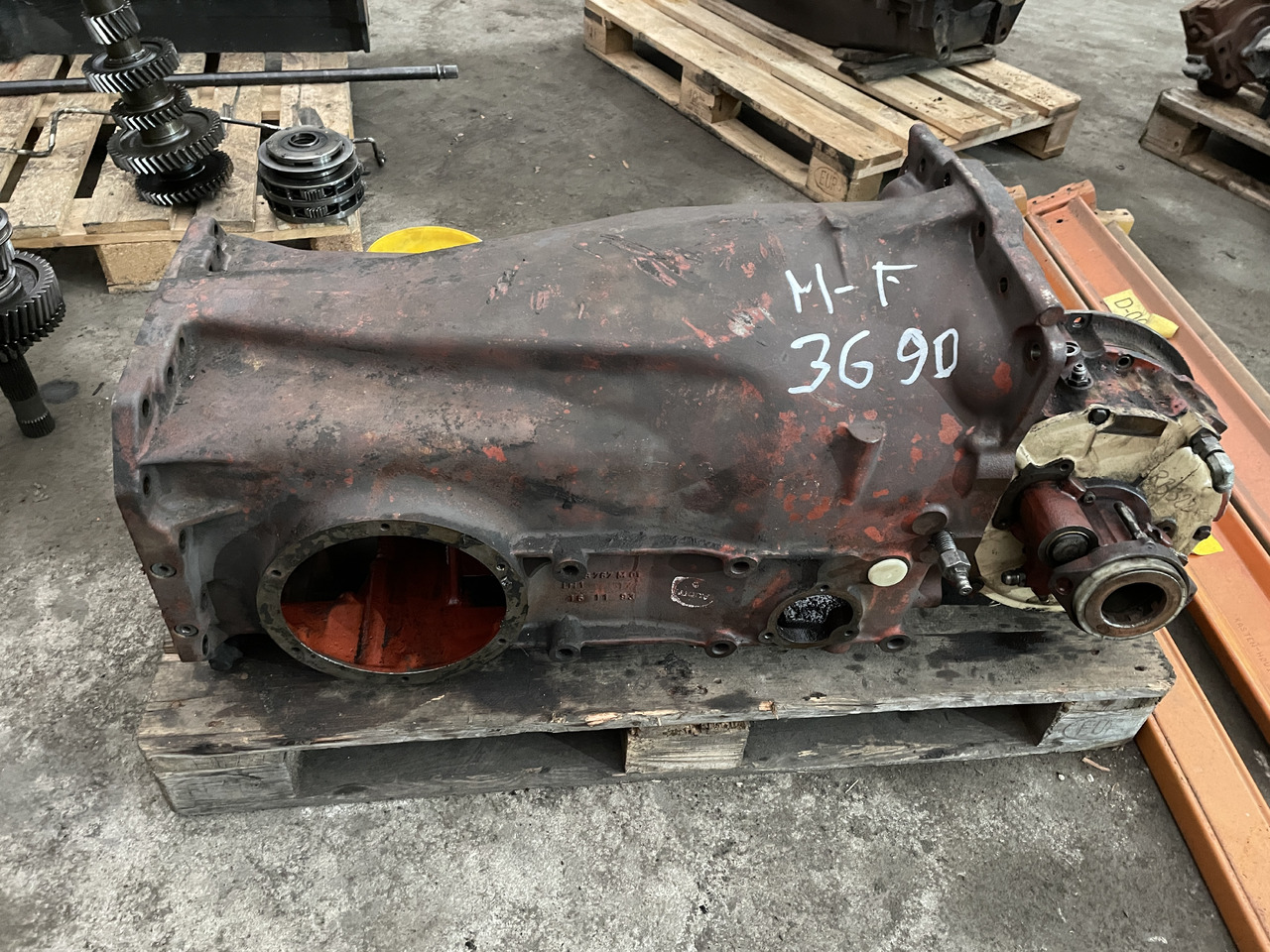 Massey Fergusson 3690 - skrzynia biegów - częśći - Boîte de vitesse pour Machine agricole: photos 1 Massey Fergusson 3690 - skrzynia biegów - częśći - Boîte de vitesse pour Machine agricole: photos 1