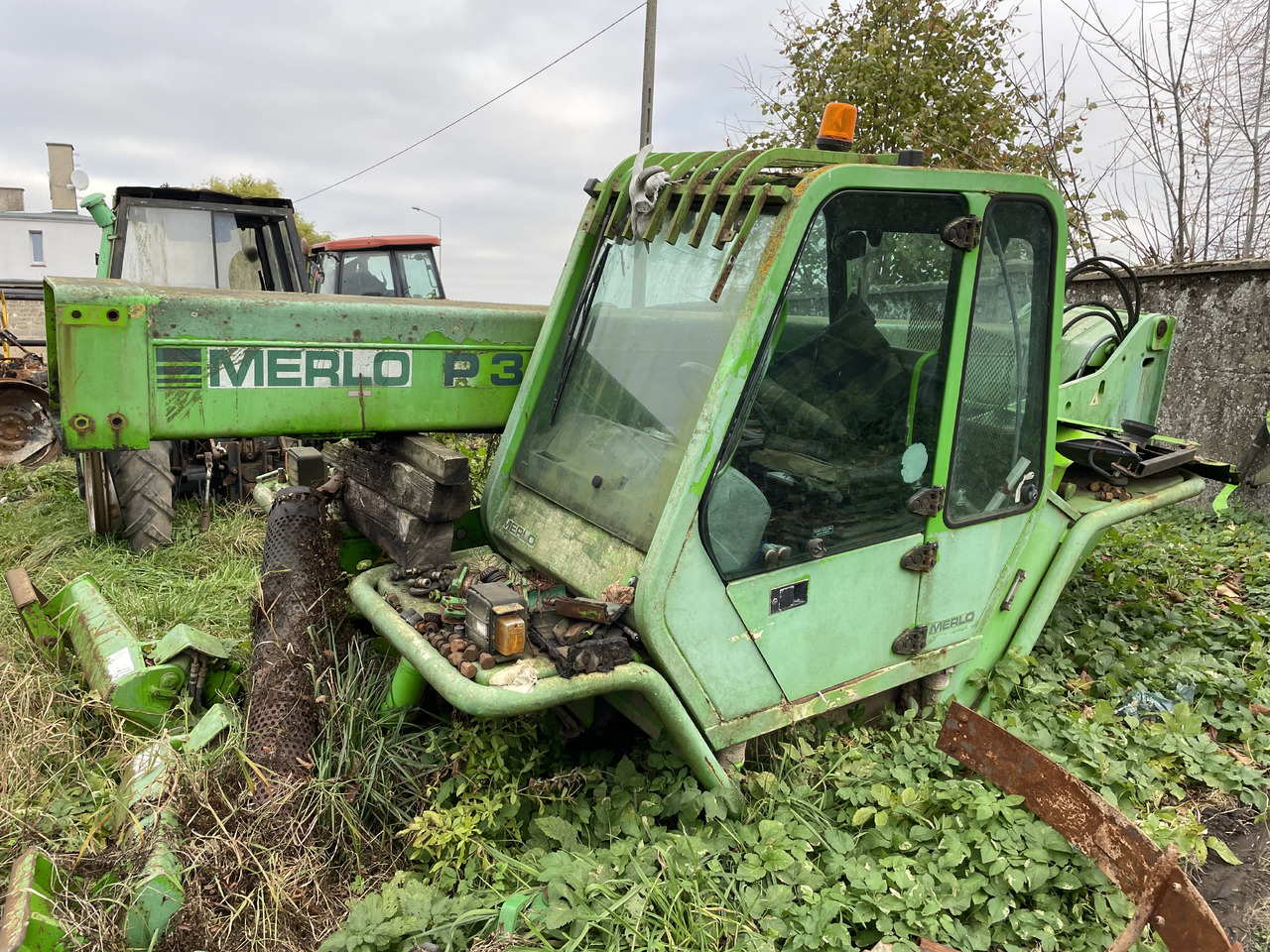 Merlo P35.13 - części - maszt rama kabina drzwi szyby - Portière et pièces pour Machine agricole: photos 1 Merlo P35.13 - części - maszt rama kabina drzwi szyby - Portière et pièces pour Machine agricole: photos 1