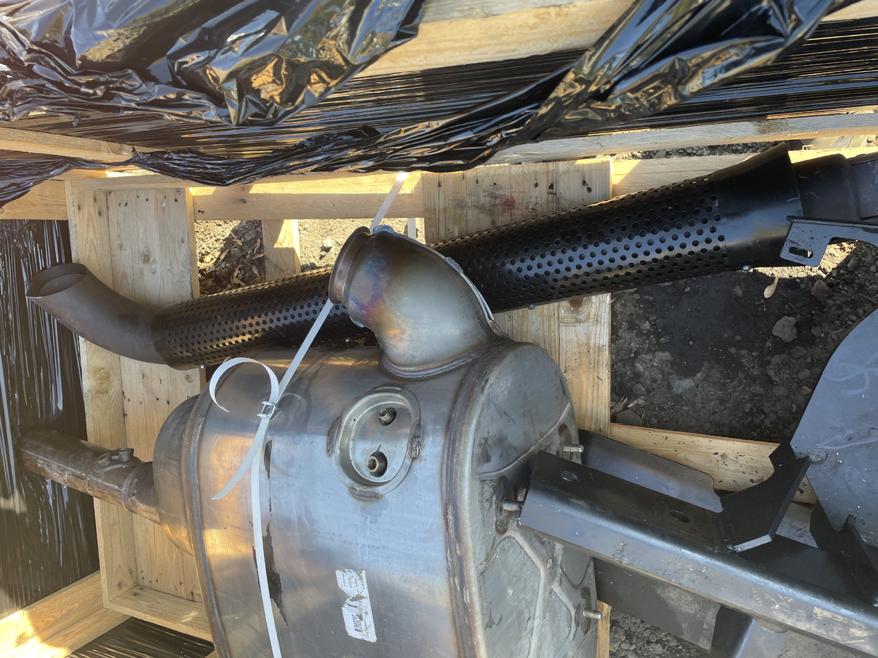 New Holland T7 Case Puma - tłumik 51521186 48139007 - Silencieux pour Machine agricole: photos 2 New Holland T7 Case Puma - tłumik 51521186 48139007 - Silencieux pour Machine agricole: photos 2