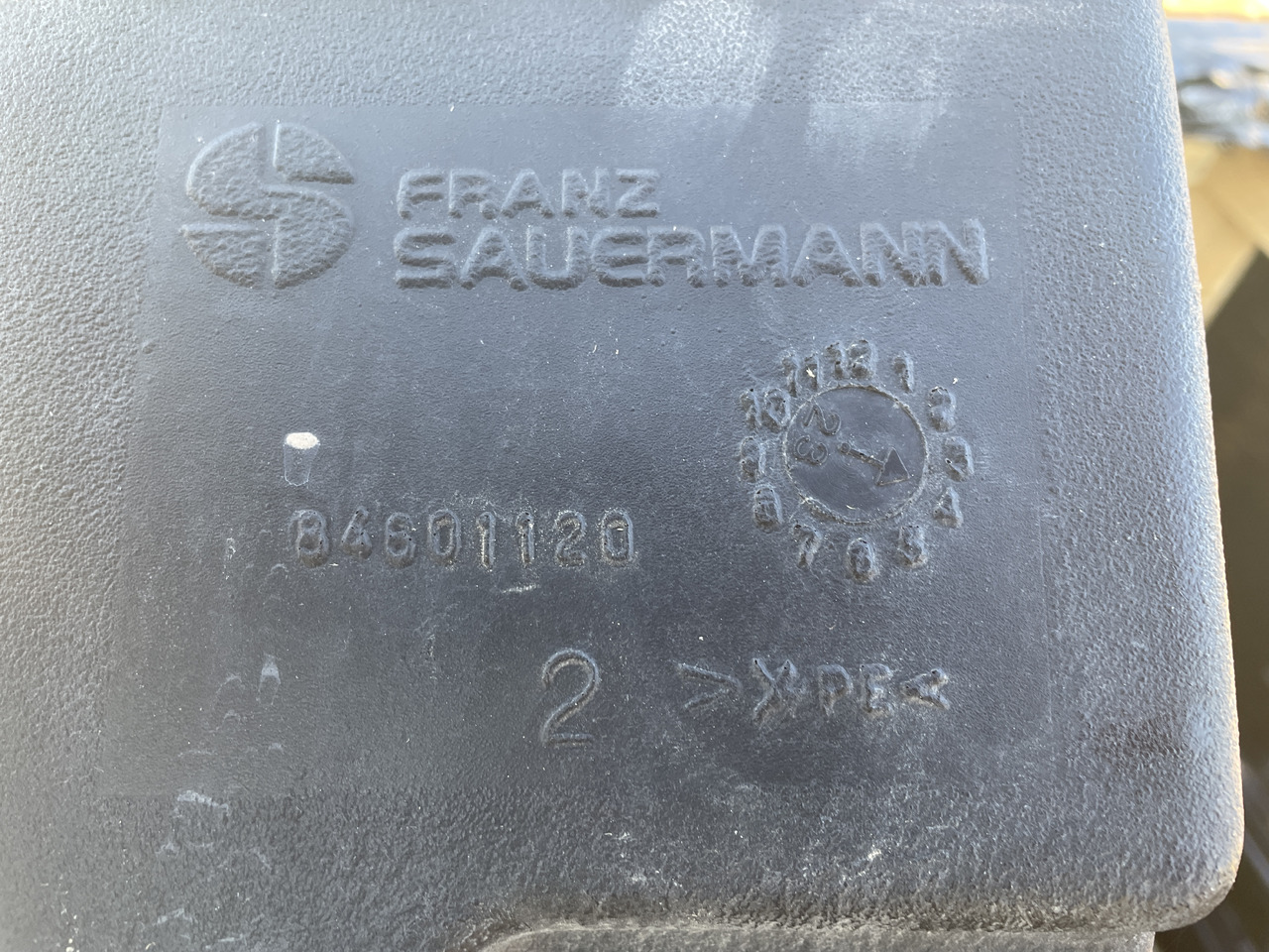 New Holland T7 - zbiornik paliwa 84601120 - Système de carburant pour Machine agricole: photos 2 New Holland T7 - zbiornik paliwa 84601120 - Système de carburant pour Machine agricole: photos 2