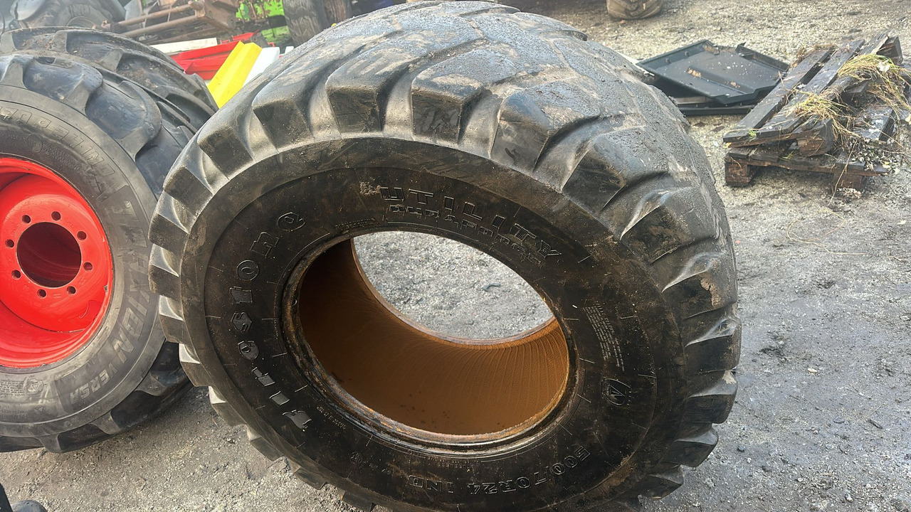 Opona FIRESTONE Utility Duraforce IND 500/70R24 500 70 24 - Pneu: photos 1 Opona FIRESTONE Utility Duraforce IND 500/70R24 500 70 24 - Pneu: photos 1