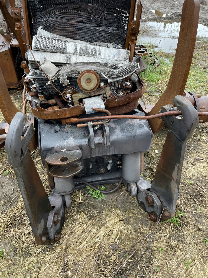Valtra N142 - przedni TUZ - Pièces de rechange pour Tracteur agricole: photos 1 Valtra N142 - przedni TUZ - Pièces de rechange pour Tracteur agricole: photos 1