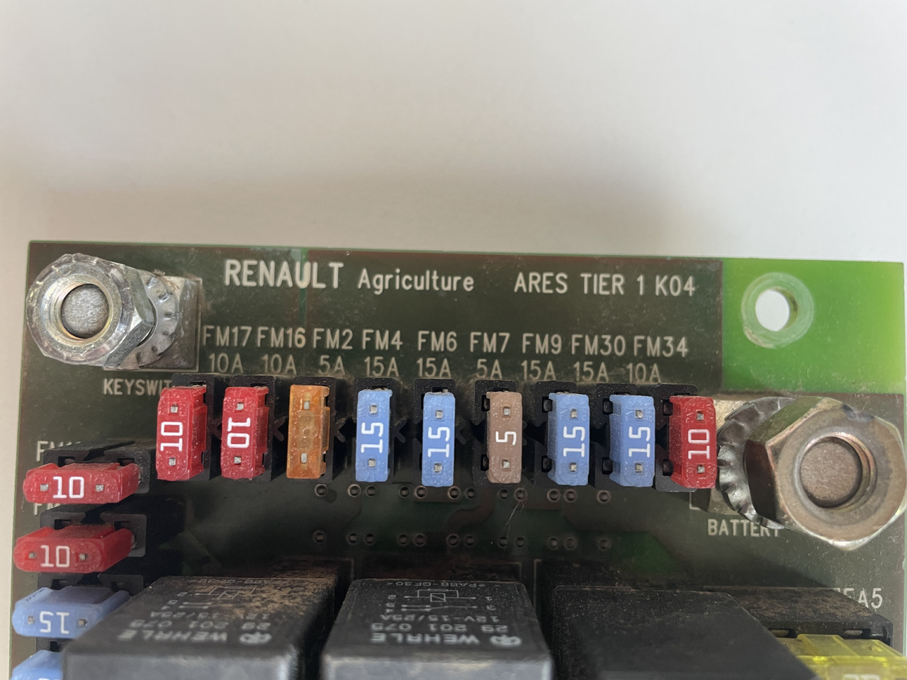 Renault Claas Ares - płyta bezpieczników 7700067489 - Fusible: photos 3 Renault Claas Ares - płyta bezpieczników 7700067489 - Fusible: photos 3