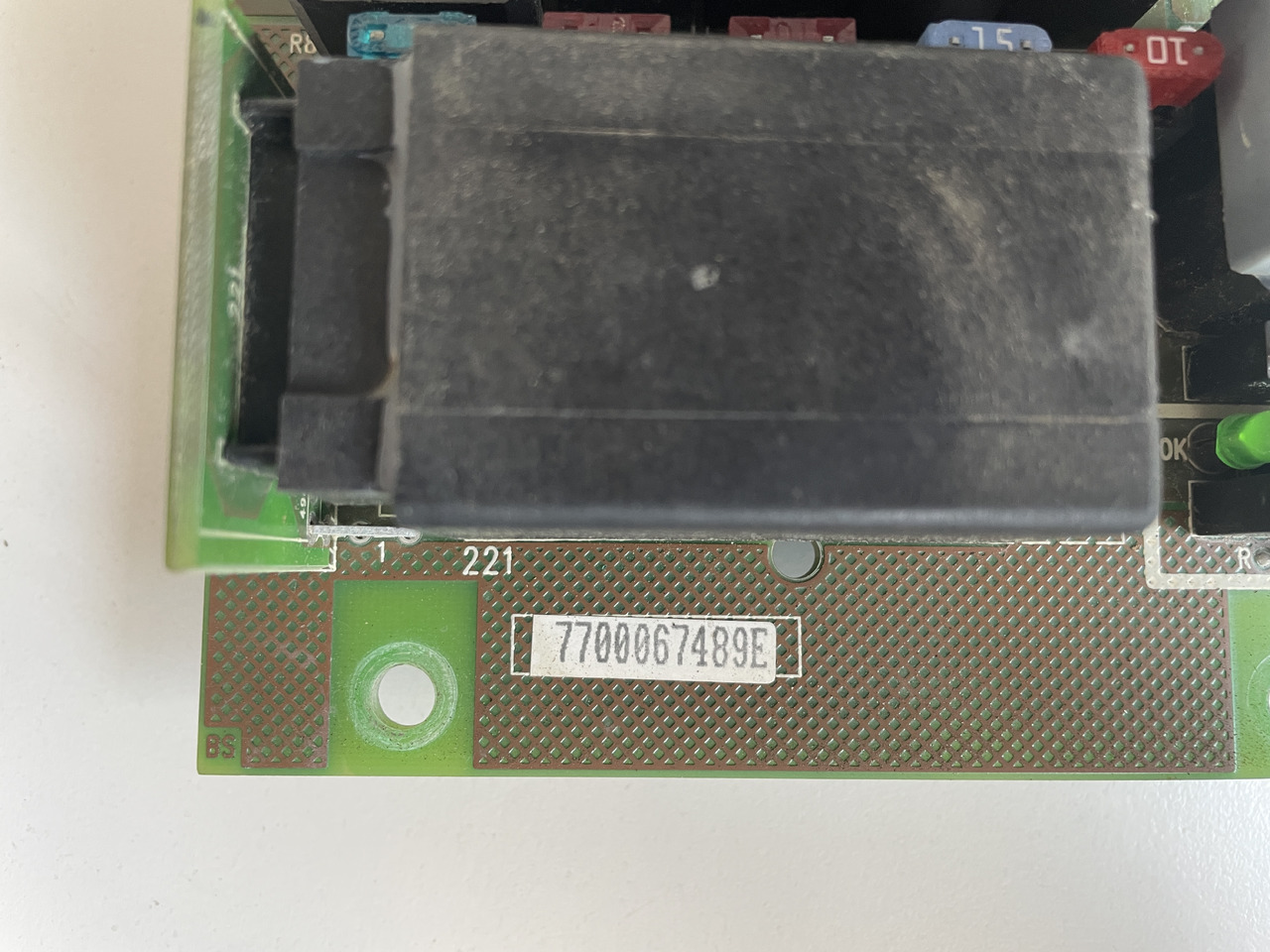 Renault Claas Ares - płyta bezpieczników 7700067489 - Fusible: photos 2 Renault Claas Ares - płyta bezpieczników 7700067489 - Fusible: photos 2