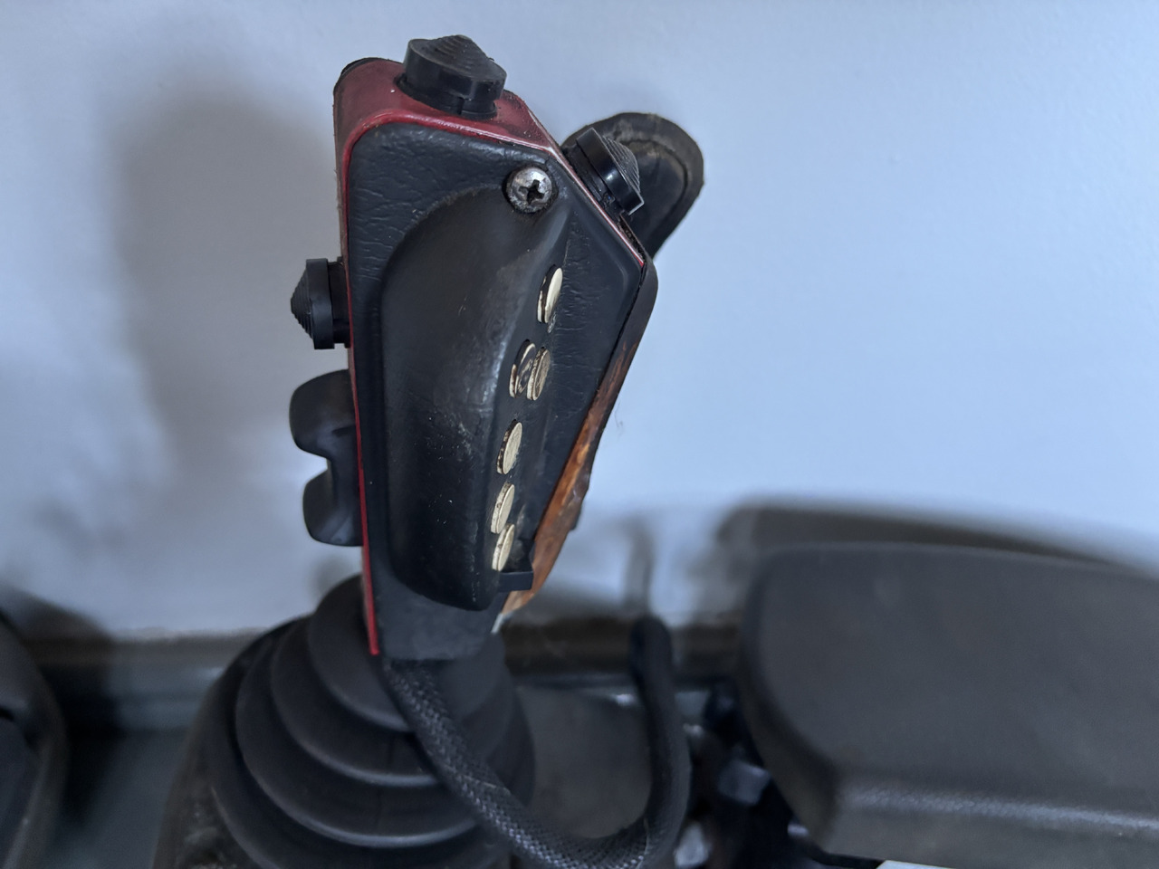 Valmet Harvester - joystick z podłokietnikiem - sterowanie - Levier de vitesse pour Machine agricole: photos 2 Valmet Harvester - joystick z podłokietnikiem - sterowanie - Levier de vitesse pour Machine agricole: photos 2