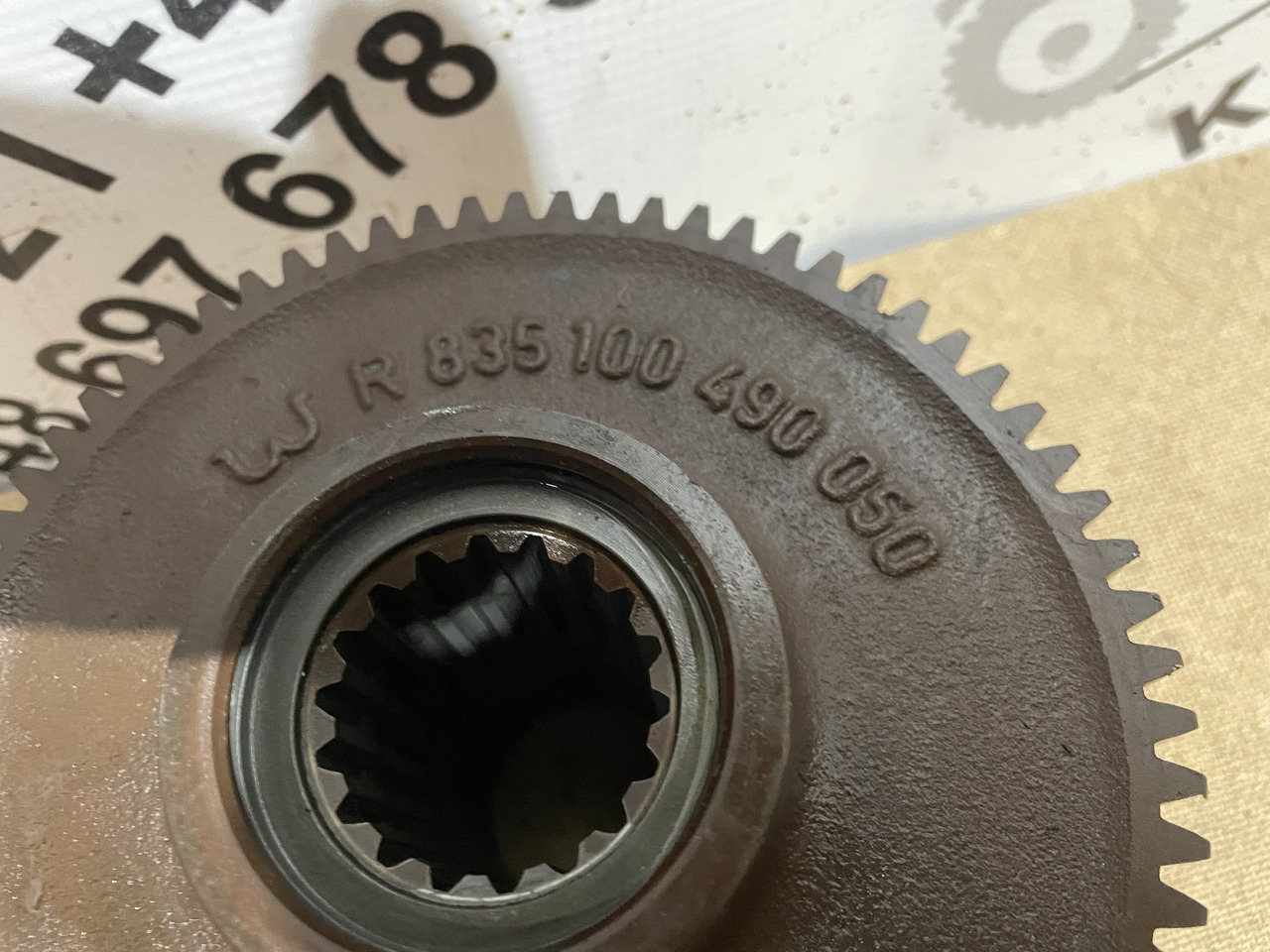 Valtra S354 Massey 8480 - skrzynia biegów - koło zębate wałek 903100490051 R835100490050 - Boîte de vitesse pour Machine agricole: photos 3 Valtra S354 Massey 8480 - skrzynia biegów - koło zębate wałek 903100490051 R835100490050 - Boîte de vitesse pour Machine agricole: photos 3