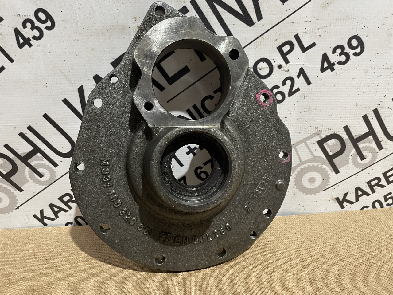 Valtra S354 Massey 8480 - skrzynia biegów - pokrywa łożyska 931100320061 - Boîte de vitesse pour Machine agricole: photos 1 Valtra S354 Massey 8480 - skrzynia biegów - pokrywa łożyska 931100320061 - Boîte de vitesse pour Machine agricole: photos 1