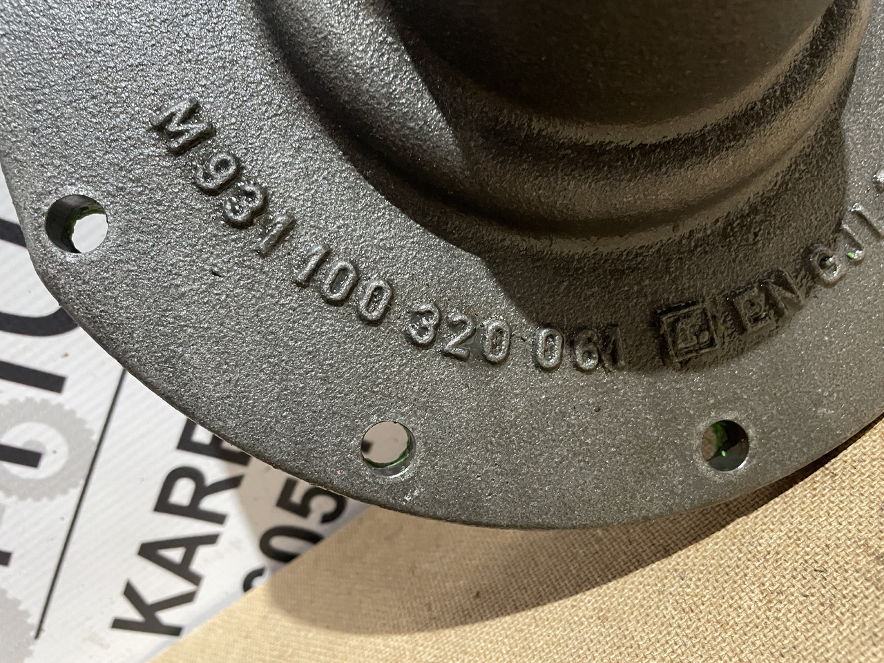 Valtra S354 Massey 8480 - skrzynia biegów - pokrywa łożyska 931100320061 - Boîte de vitesse pour Machine agricole: photos 2 Valtra S354 Massey 8480 - skrzynia biegów - pokrywa łożyska 931100320061 - Boîte de vitesse pour Machine agricole: photos 2