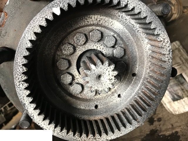 Zwolnica Valtra 900-4 - Moteur de translation pour Machine agricole: photos 4 Zwolnica Valtra 900-4 - Moteur de translation pour Machine agricole: photos 4