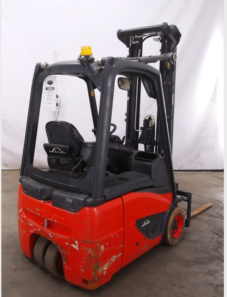 Linde E15 - Chariot élévateur électrique: photos 3 Linde E15 - Chariot élévateur électrique: photos 3