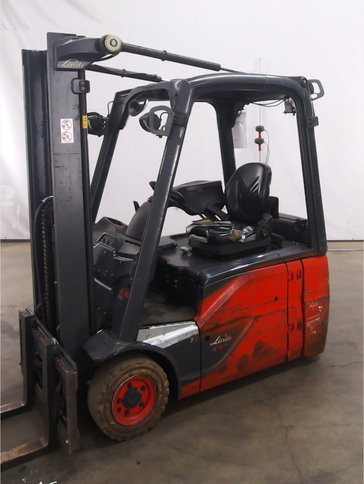 Linde E16-02 - Chariot élévateur électrique: photos 1 Linde E16-02 - Chariot élévateur électrique: photos 1