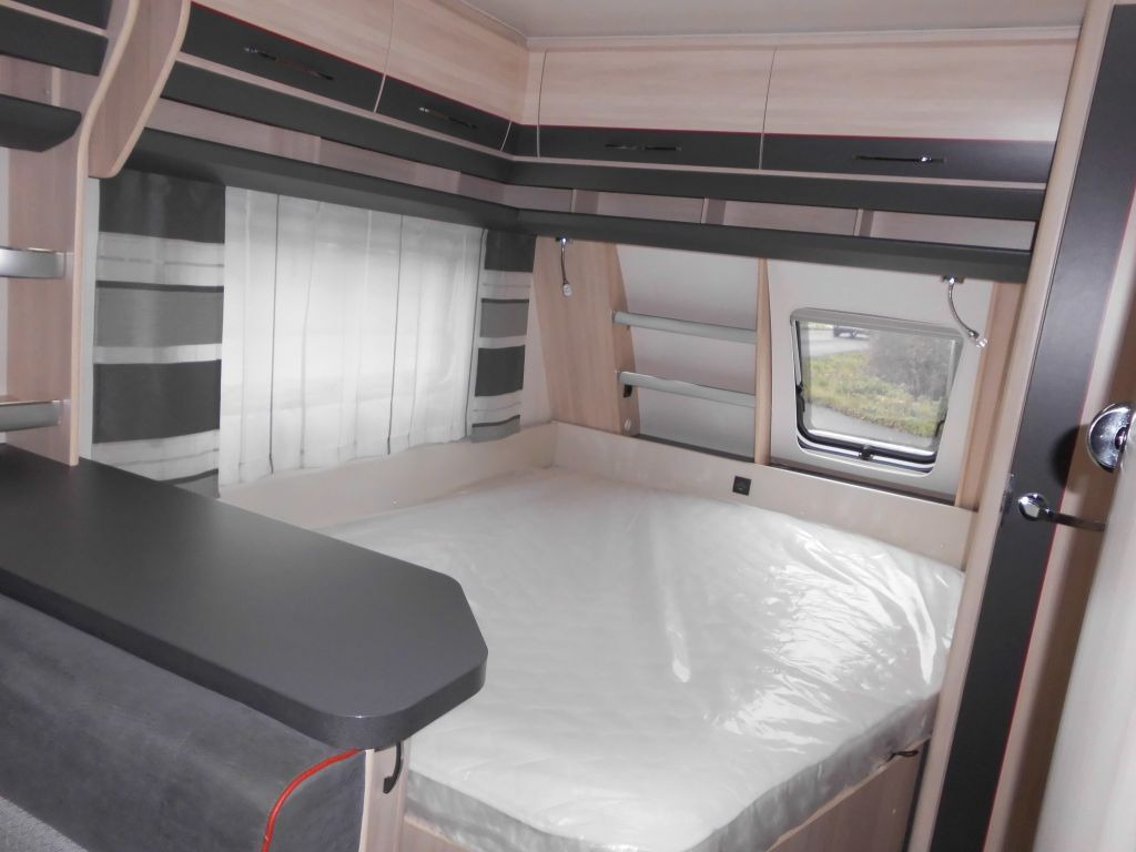 Caravane Hobby DE LUXE EDITION 650 KMFe Vorzelt, City, 2200kg