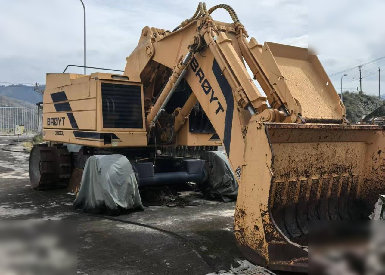 2004 BROYT D600W - Pelle sur pneus: photos 2 2004 BROYT D600W - Pelle sur pneus: photos 2