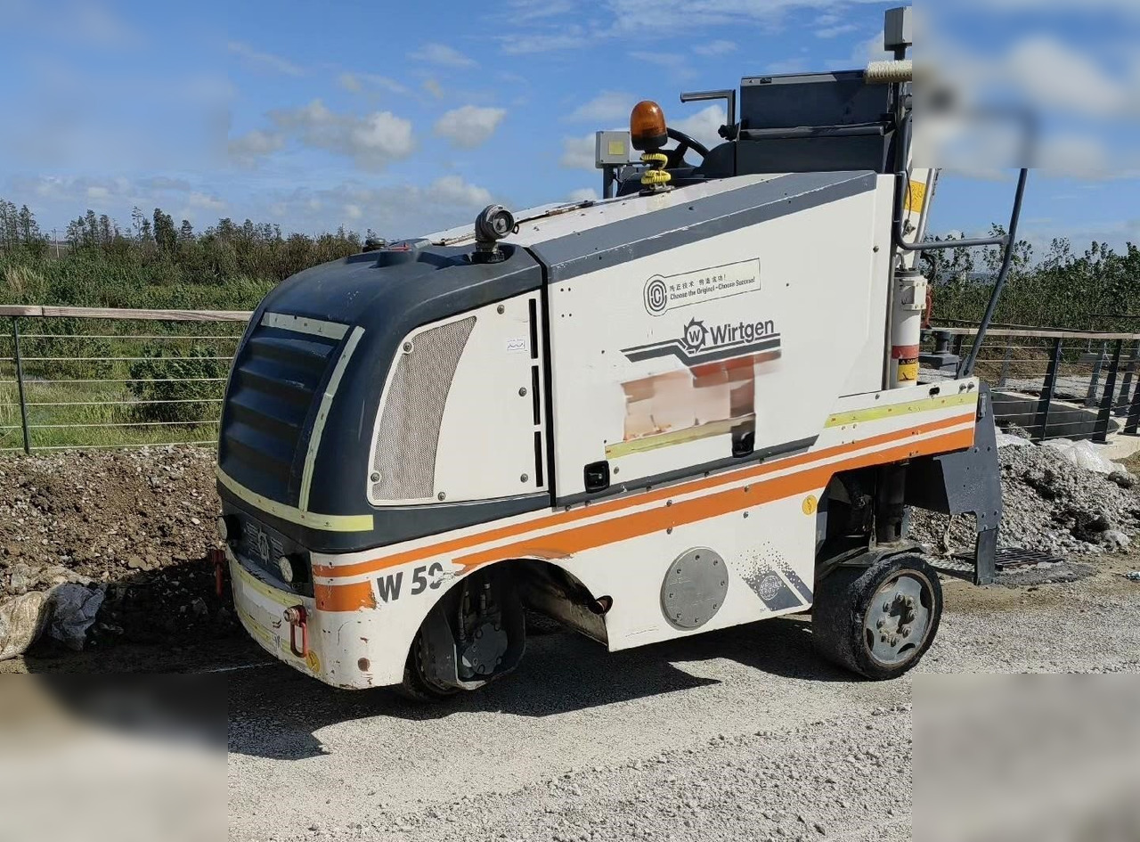 2009 WIRTGEN W50 - Fraiseuse à froid: photos 1 2009 WIRTGEN W50 - Fraiseuse à froid: photos 1