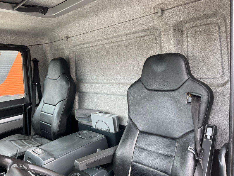 Camion plateau, Camion grue MAN TGL 8.180 4x2 CAB DAMAGE ! / Fassi F28 / PLATFORM L=4366 mm: photos 19 Camion plateau, Camion grue MAN TGL 8.180 4x2 CAB DAMAGE ! / Fassi F28 / PLATFORM L=4366 mm: photos 19