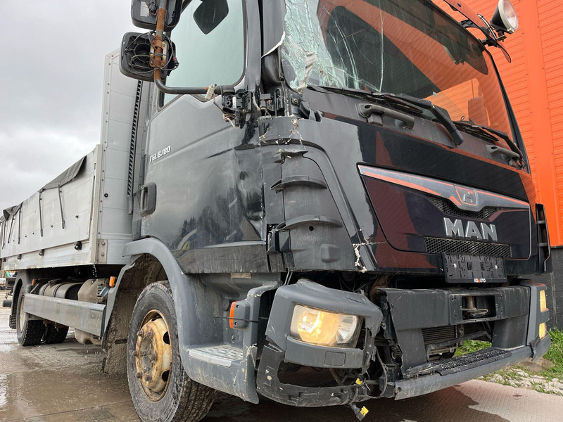 Camion plateau, Camion grue MAN TGL 8.180 4x2 CAB DAMAGE ! / Fassi F28 / PLATFORM L=4366 mm: photos 12 Camion plateau, Camion grue MAN TGL 8.180 4x2 CAB DAMAGE ! / Fassi F28 / PLATFORM L=4366 mm: photos 12