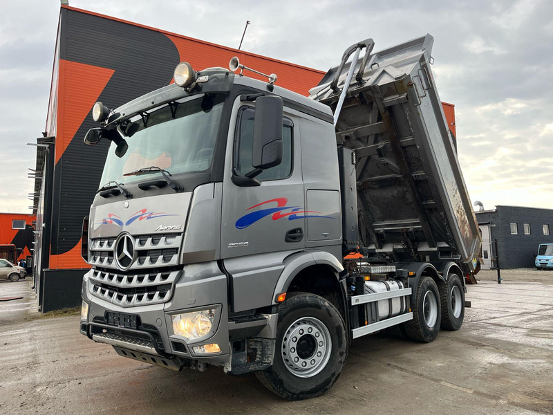 Mercedes-Benz Arocs 2658 6x4 COMBI / RETARDER / FULL STEEL / BOX L=4435 mm - Camion benne: photos 2 Mercedes-Benz Arocs 2658 6x4 COMBI / RETARDER / FULL STEEL / BOX L=4435 mm - Camion benne: photos 2