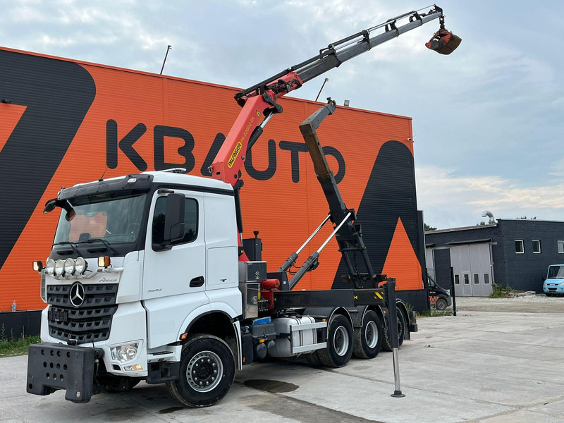 Mercedes-Benz Arocs 3242 8x4 PK22002 / RETARDER / SNOW PLOW EQUIPMENT / GRAPPLE - Camion ampliroll, Camion grue: photos 1 Mercedes-Benz Arocs 3242 8x4 PK22002 / RETARDER / SNOW PLOW EQUIPMENT / GRAPPLE - Camion ampliroll, Camion grue: photos 1