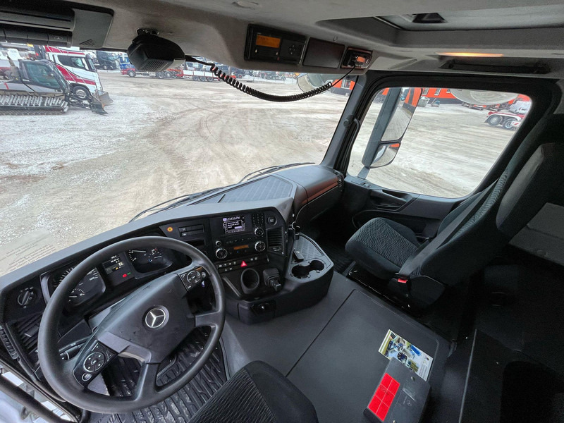 Photo d'intérieur 3: Camion benne Mercedes-Benz Arocs 4151 8x4 BORDMATIC / FULL STEEL / DRUM BRAKES / BOX L=6140 mm